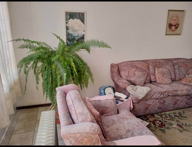 2 BEDROOM SECTIONAL TITLE FOR SALE IN PARKDENE